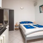 Lovely In With Kitchen Apartment *