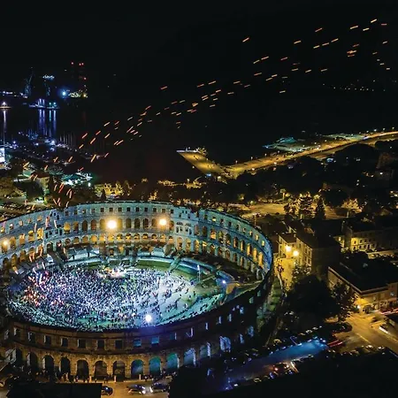 Lovely In With Kitchen * Πούλα