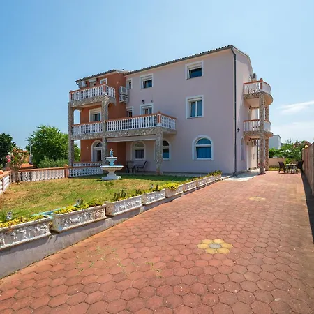 Lovely In With Kitchen