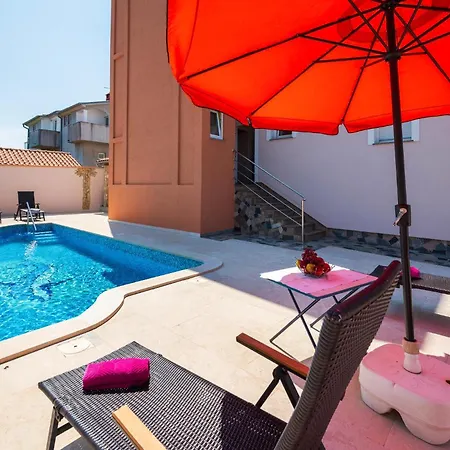 Lovely In With Kitchen Apartamento Pula