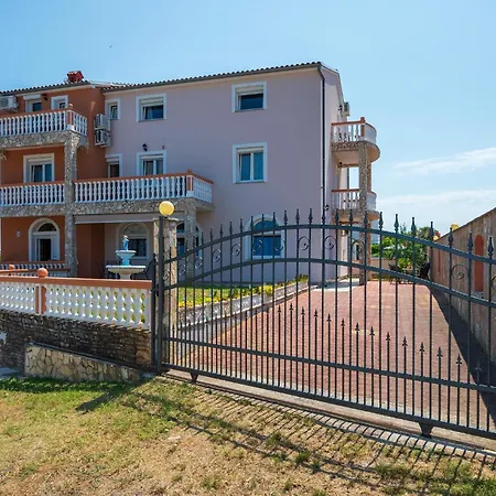 Lovely In With Kitchen *