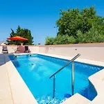 Lovely In With Kitchen Apartment *