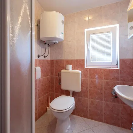 Lovely In With Kitchen Apartman Póla