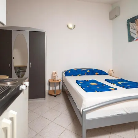Lovely In With Kitchen Apartman *