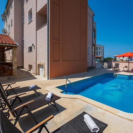 Apartment Lovely In With Kitchen Pula