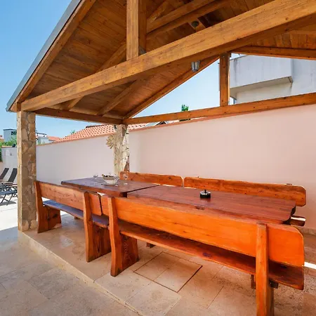 Apartment Lovely In With Kitchen Pula