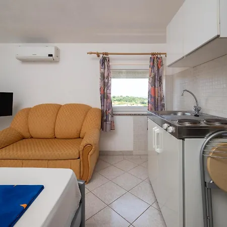 Lovely In With Kitchen Apartment *