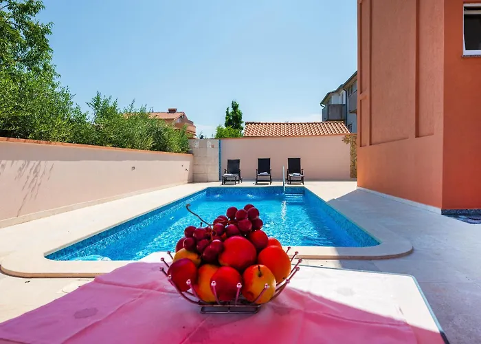 Lovely In With Kitchen Apartment *