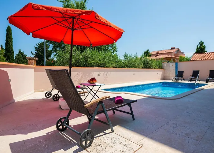 Apartment Lovely In With Kitchen Pula