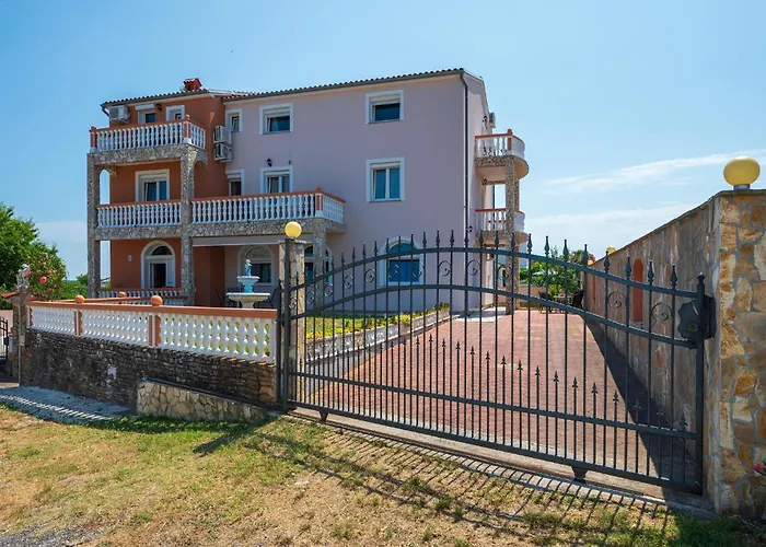 Lovely In With Kitchen *